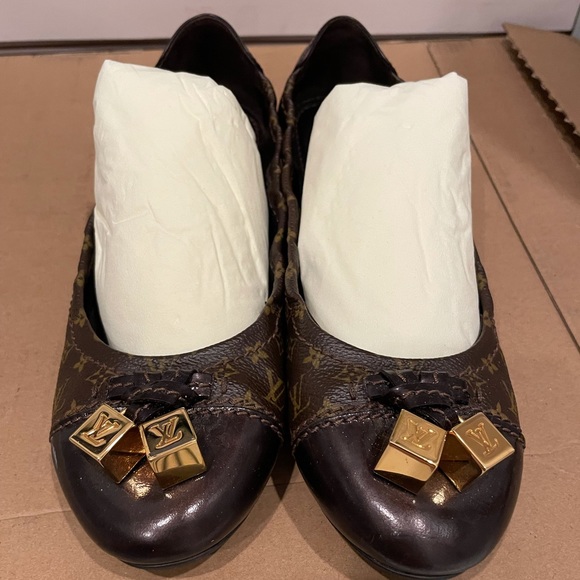 LV flat sandal. EU size is 36,5 - Picture 1 of 5